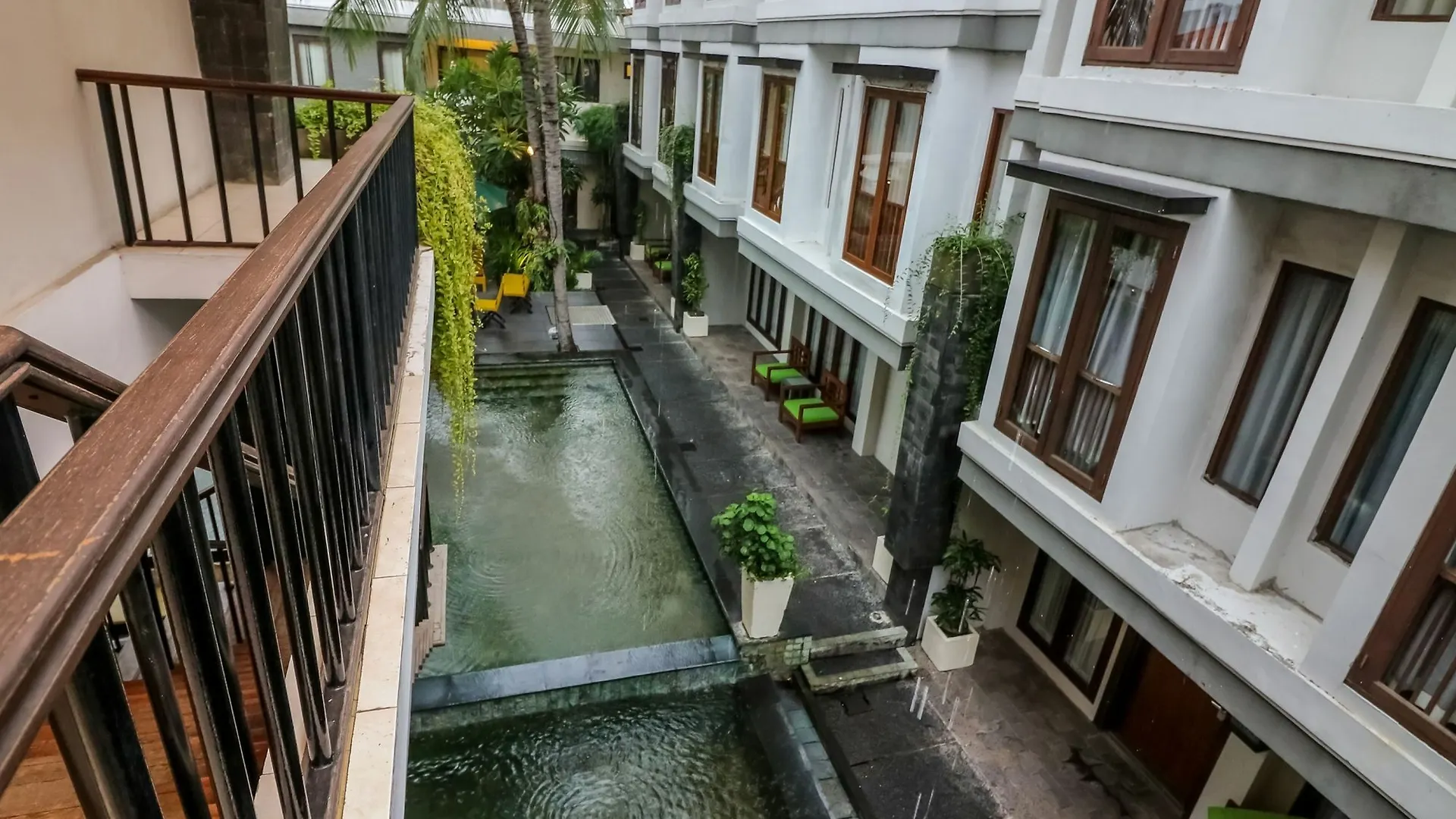 Nida Rooms Padma Kuta Badung contacts